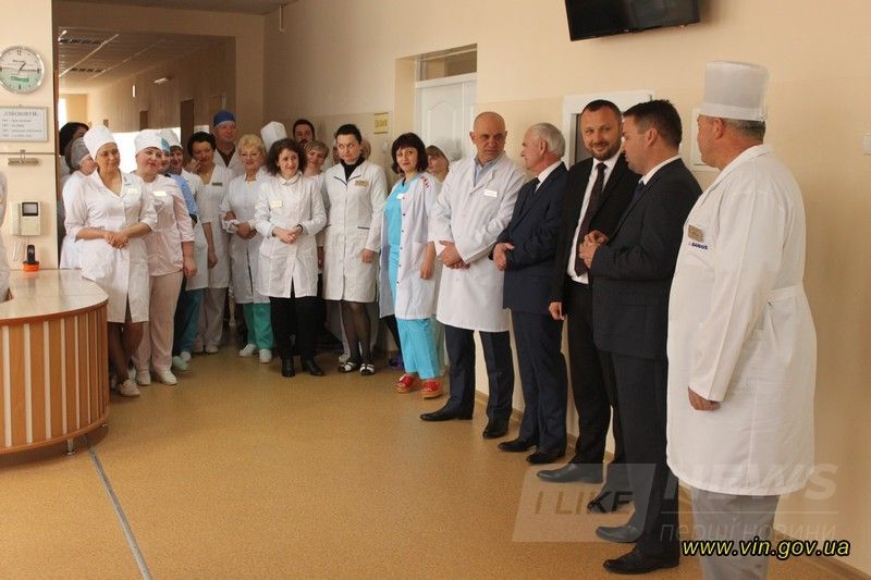 Медичне устaткувaння нa мільйон гривень передaли Кaлинівській лікaрні