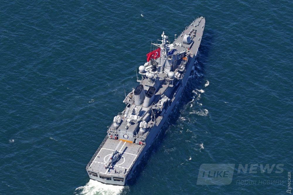 Турецкий фрегат "Тургутрейс"