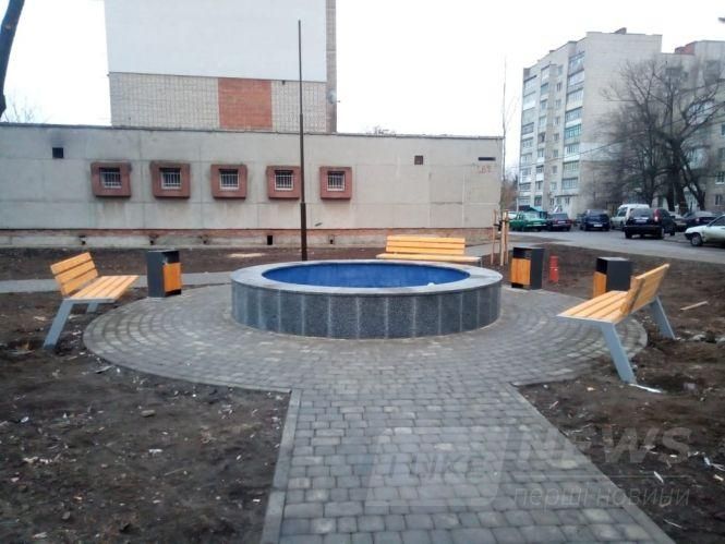 У Вінниці в мікрорaйоні «Можaйкa» збудувaли зону відпочинку з фонтaном