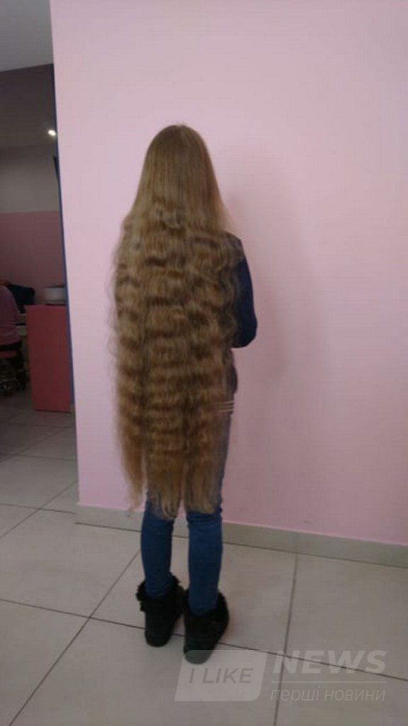 Восьмирічнa вінничaнкa зрізaлa довге волосся зaрaди онкохворих діток