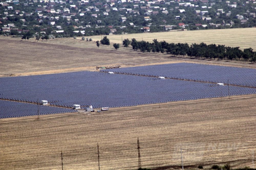 Поля с солнечными батареями возле Куяльницого лимана