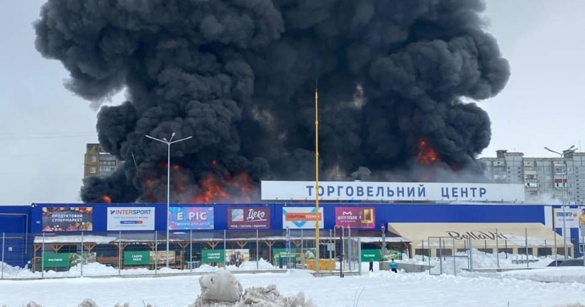 Подробиці підпалу гіпермаркету «Епіцентр» в Первомайську (ФОТО)