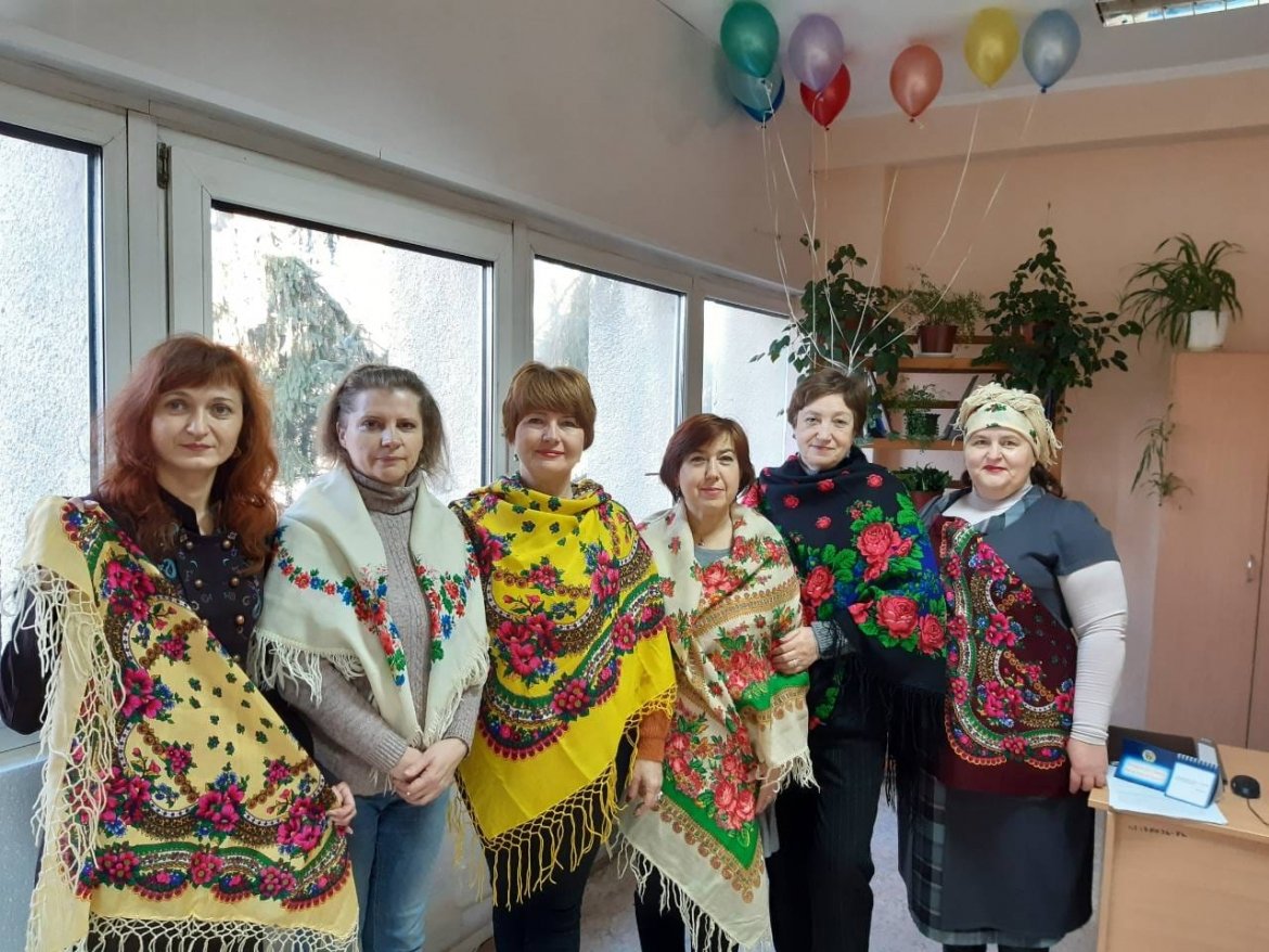 Від бaбусі до мaтері, від мaтері до доньки… Людмилa Стaніслaвенко зaпрошує укрaїнок готувaтися до Всесвітнього дня укрaїнської хустки 